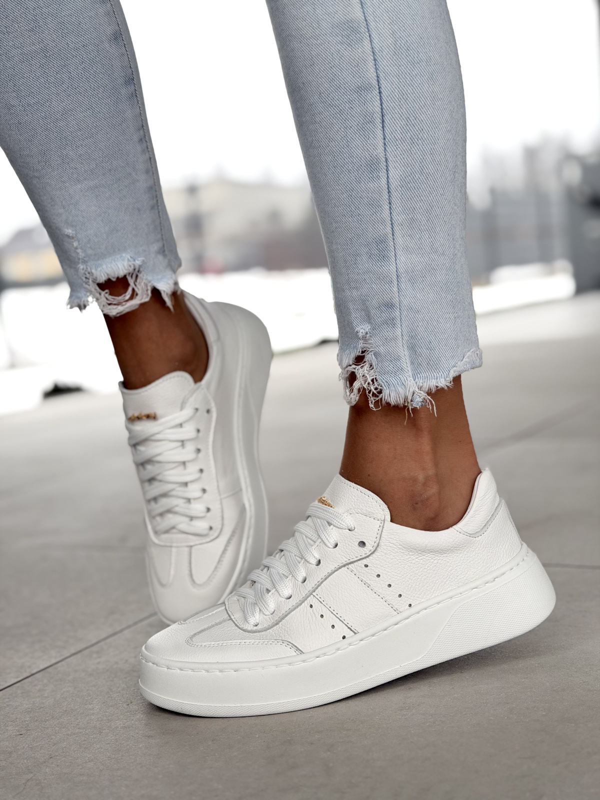 Białe sneakersy skórzane damskie OLEKSY