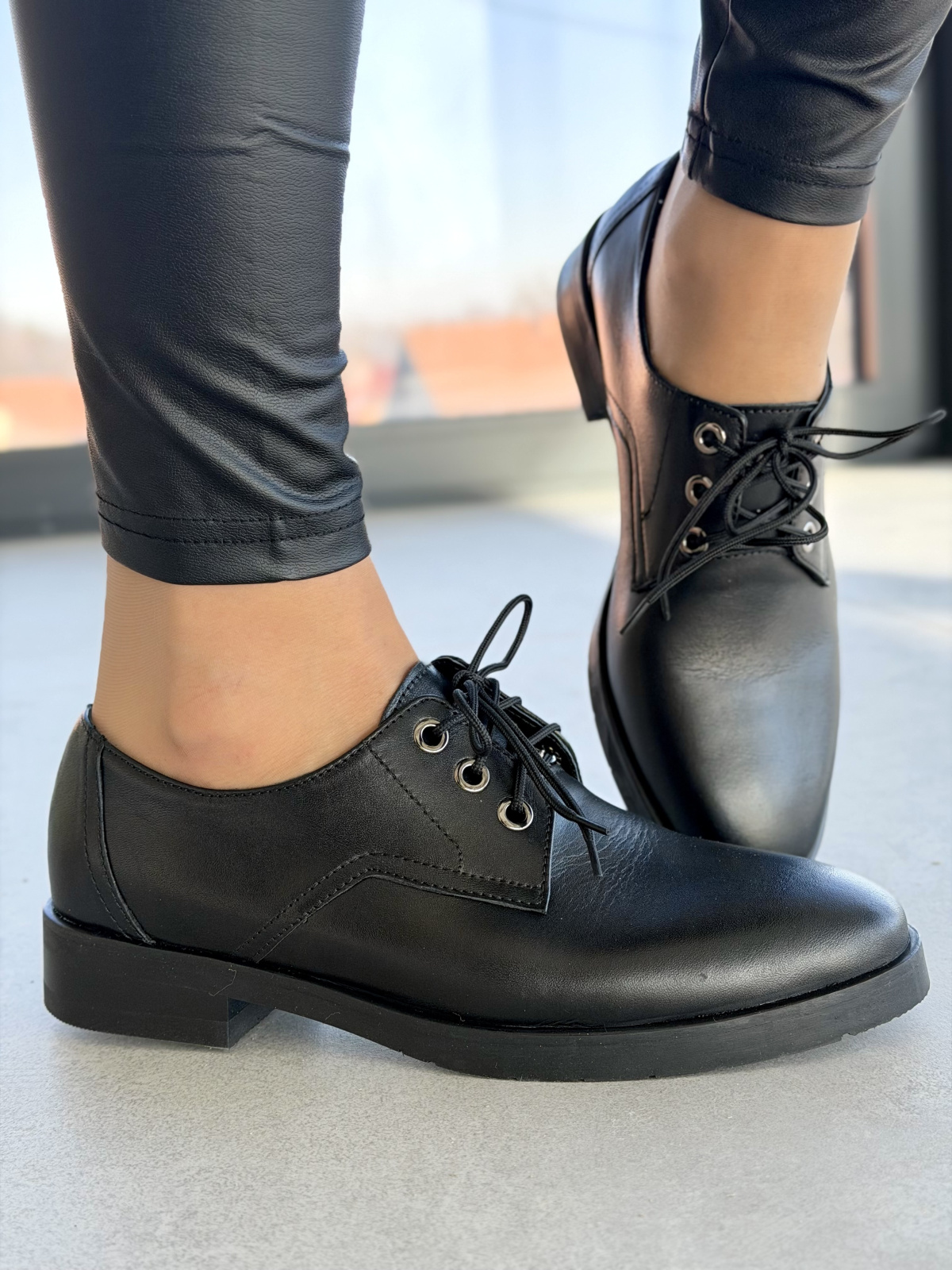 Czarne półbuty damskie skórzane OLEKSY sznurowane