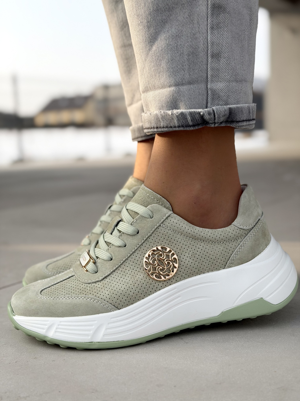 Miętowe sneakersy ze skóry naturalnej casual