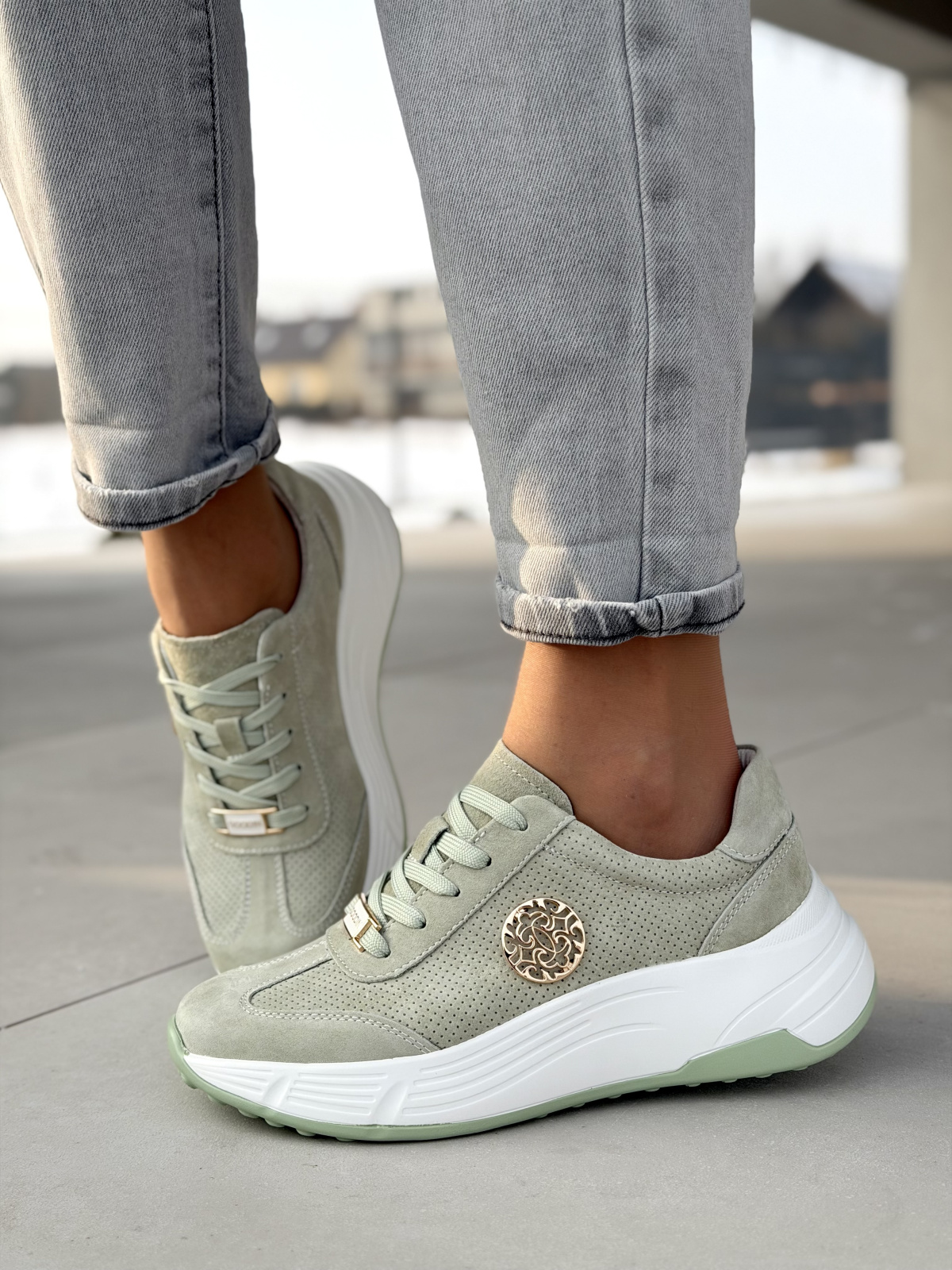 Miętowe sneakersy ze skóry naturalnej casual