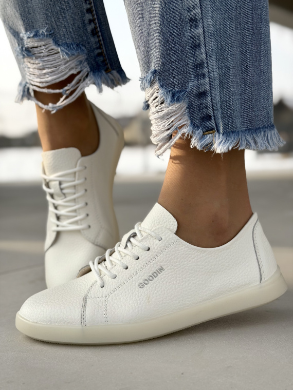 Białe sneakersy skórzane casual na co dzień