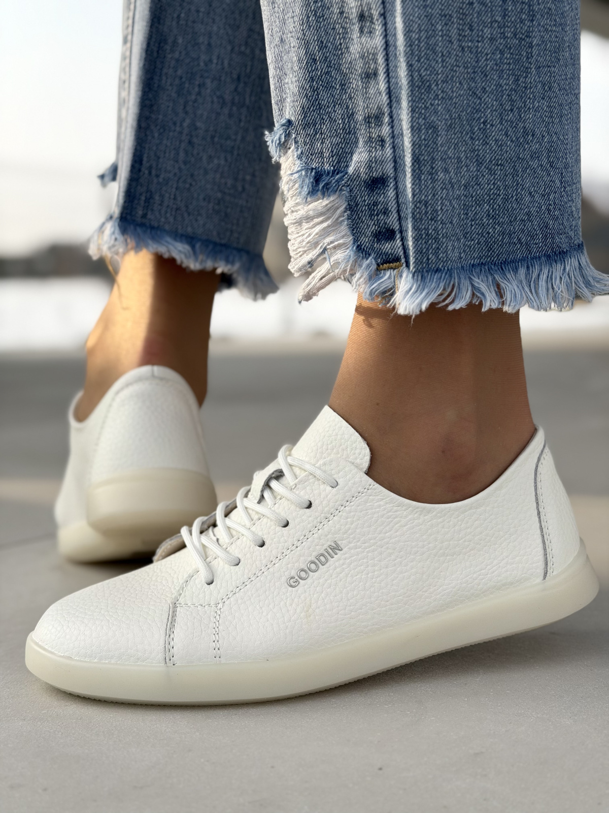 Białe sneakersy skórzane casual na co dzień