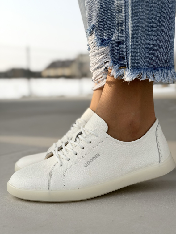 Białe sneakersy skórzane casual na co dzień