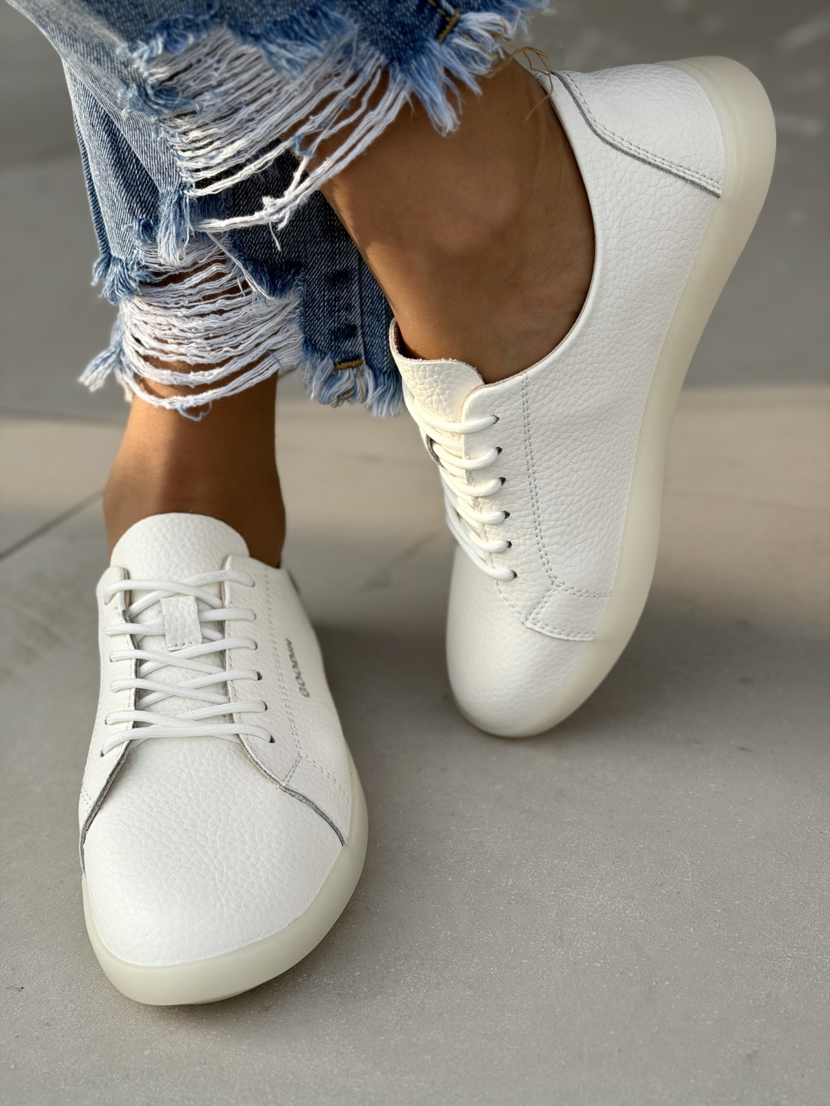 Białe sneakersy skórzane casual na co dzień