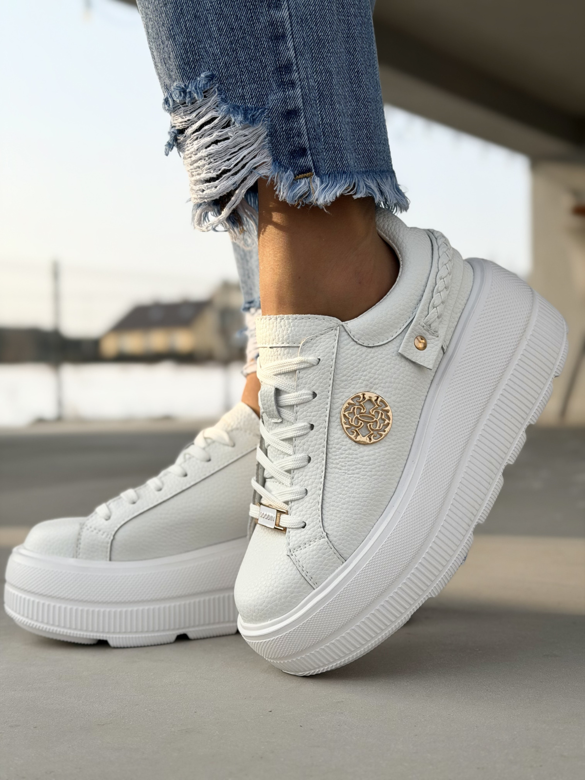 Białe sneakersy damskie ze skóry naturalnej casual