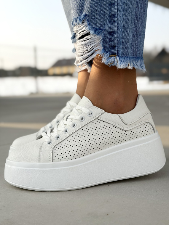 Białe sneakersy ze skóry naturalnej na platformie casual