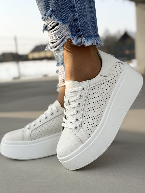 Białe sneakersy ze skóry naturalnej na platformie casual