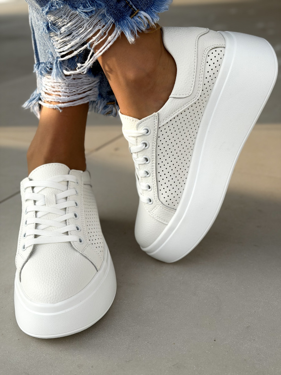 Białe sneakersy ze skóry naturalnej na platformie casual