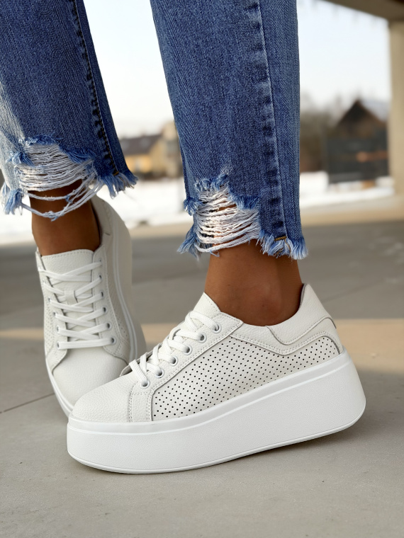 Białe sneakersy ze skóry naturalnej na platformie casual