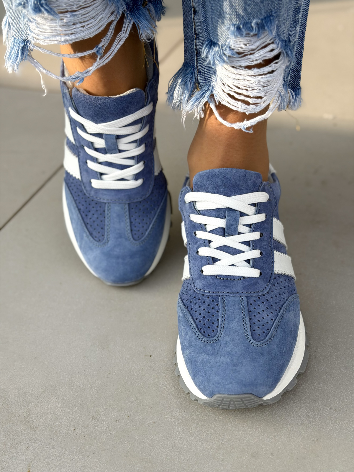 Niebieskie sneakersy damskie skórzane casual zamszowe