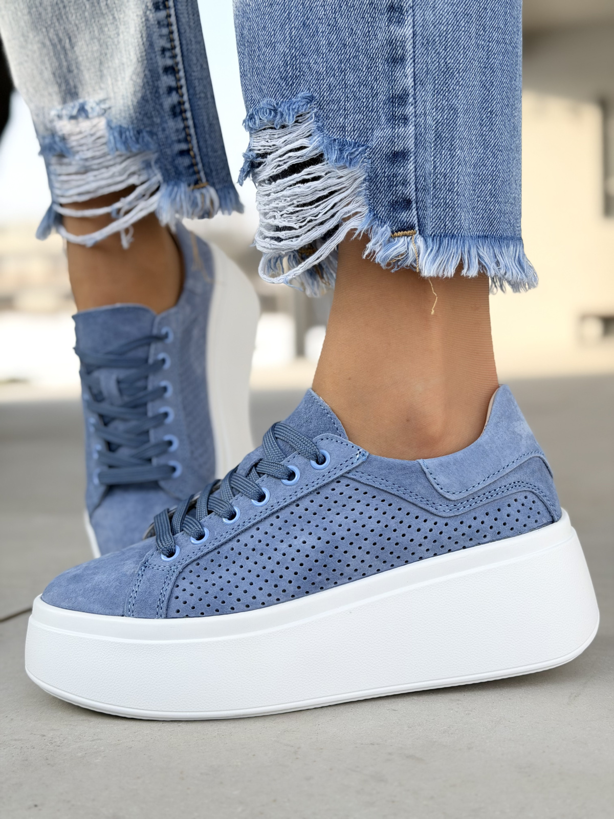 Niebieskie sneakersy damskie ze skóry naturalnej casual