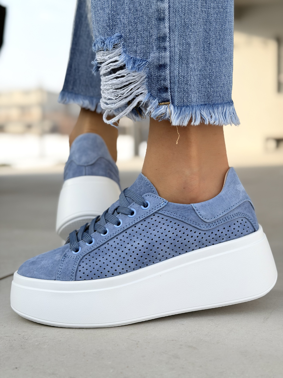 Niebieskie sneakersy damskie ze skóry naturalnej casual