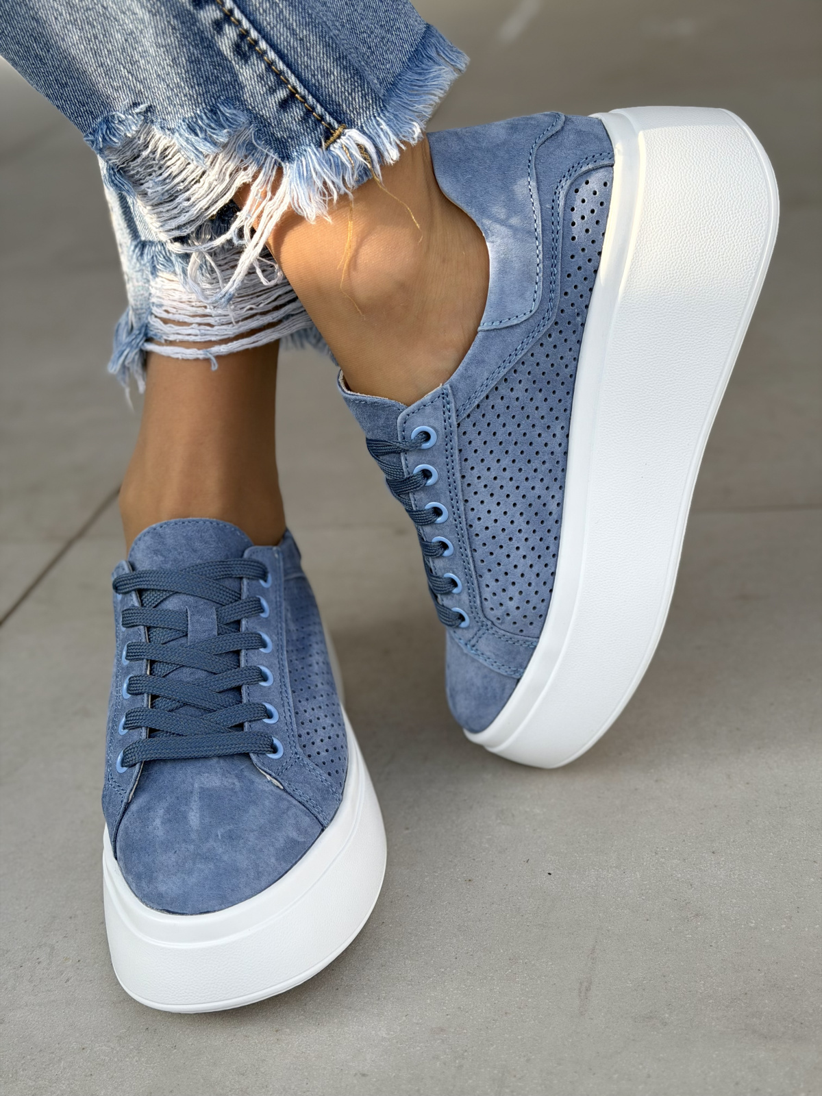 Niebieskie sneakersy damskie ze skóry naturalnej casual