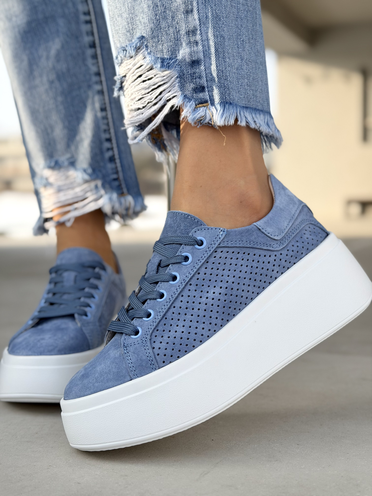 Niebieskie sneakersy damskie ze skóry naturalnej casual