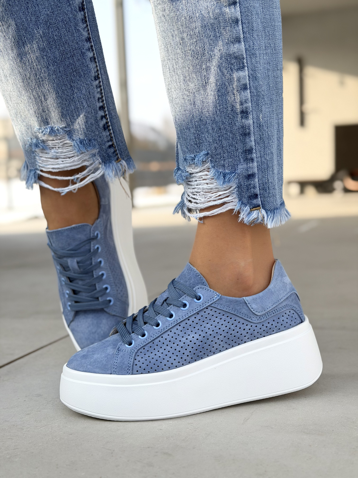 Niebieskie sneakersy damskie ze skóry naturalnej casual