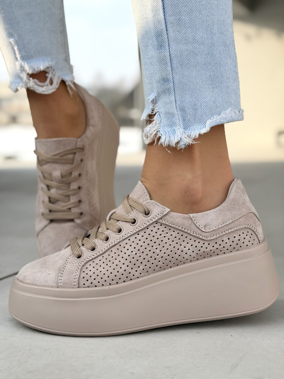 Beżowe sneakersy zamszowe na platformie casual