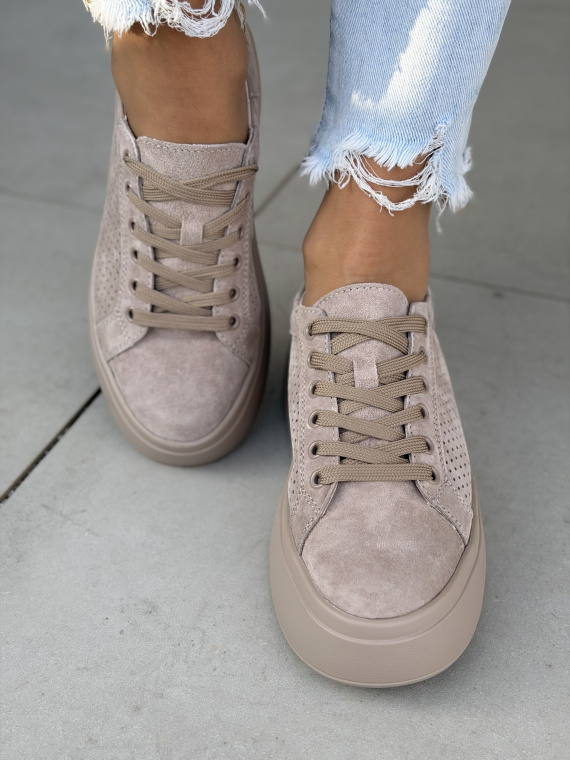 Beżowe sneakersy zamszowe na platformie casual