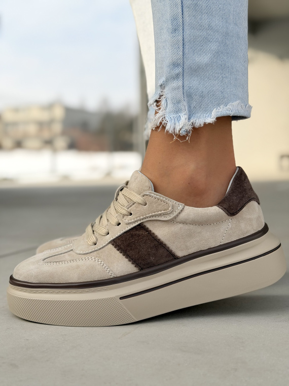 Beżowe sneakersy skórzane na platformie casual