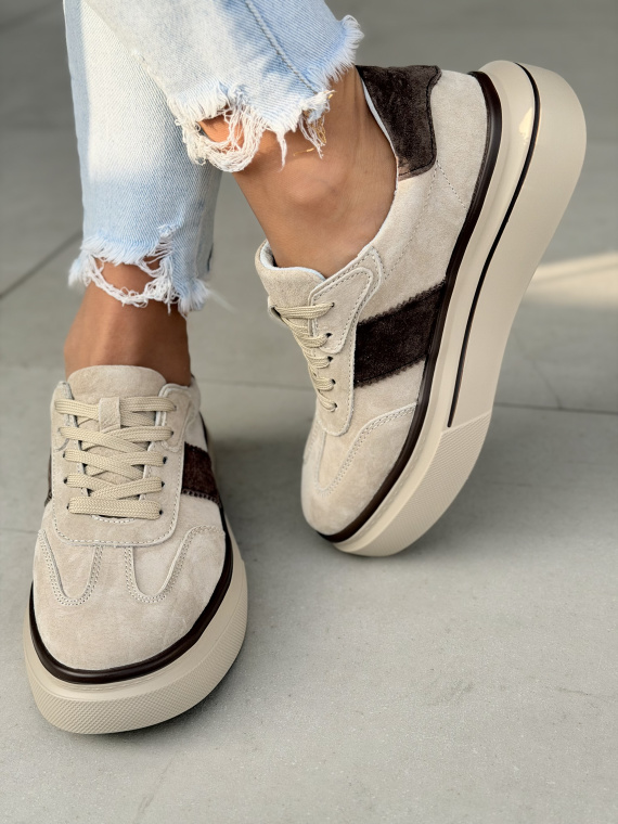 Beżowe sneakersy skórzane na platformie casual