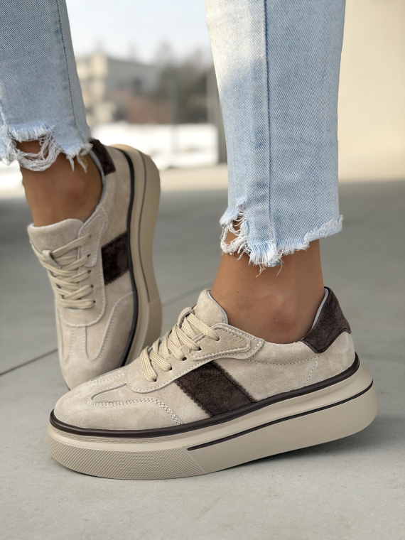Beżowe sneakersy skórzane na platformie casual