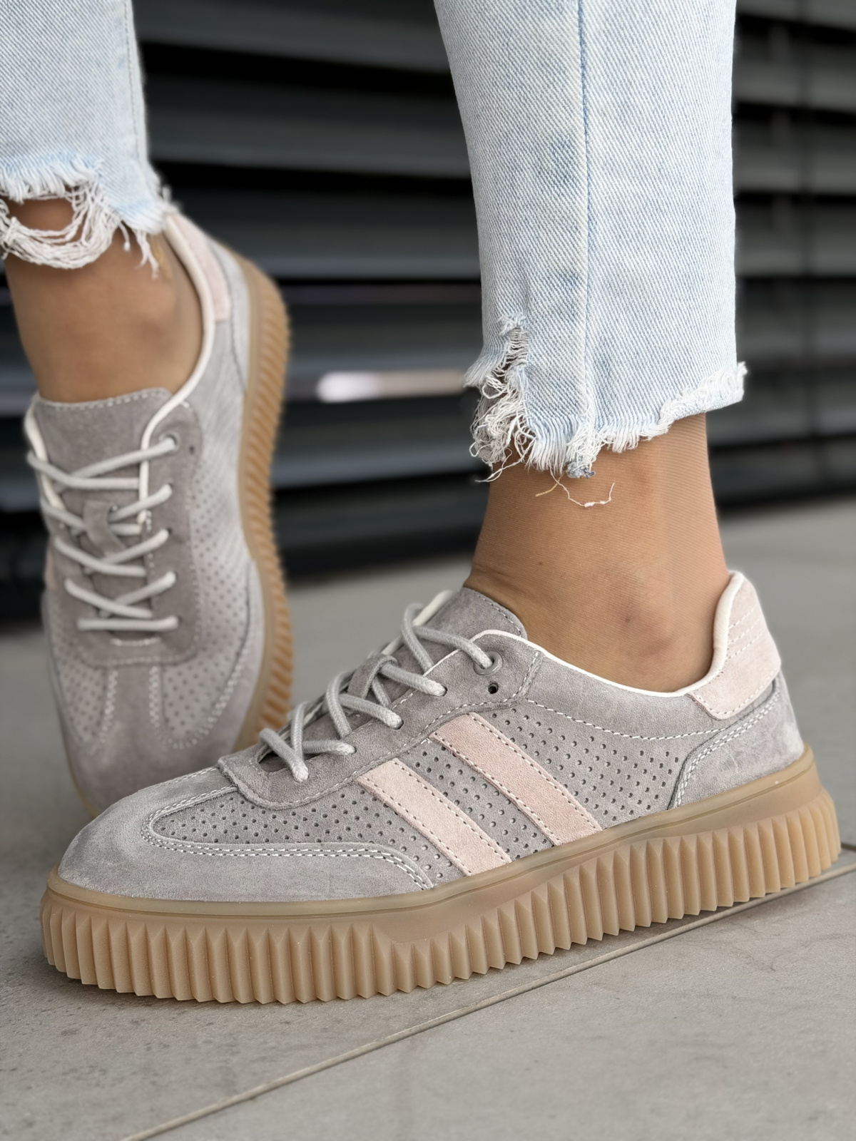 Szare sneakersy damskie ze skóry naturalnej casual