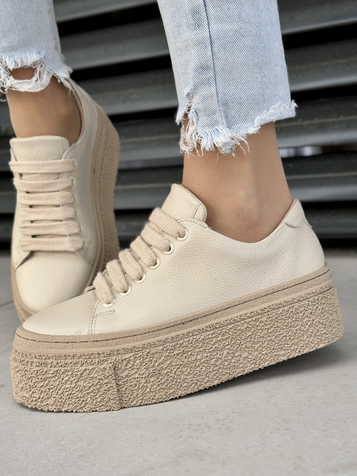 Beżowe sneakersy skórzane na platformie casualowe OLEKSY