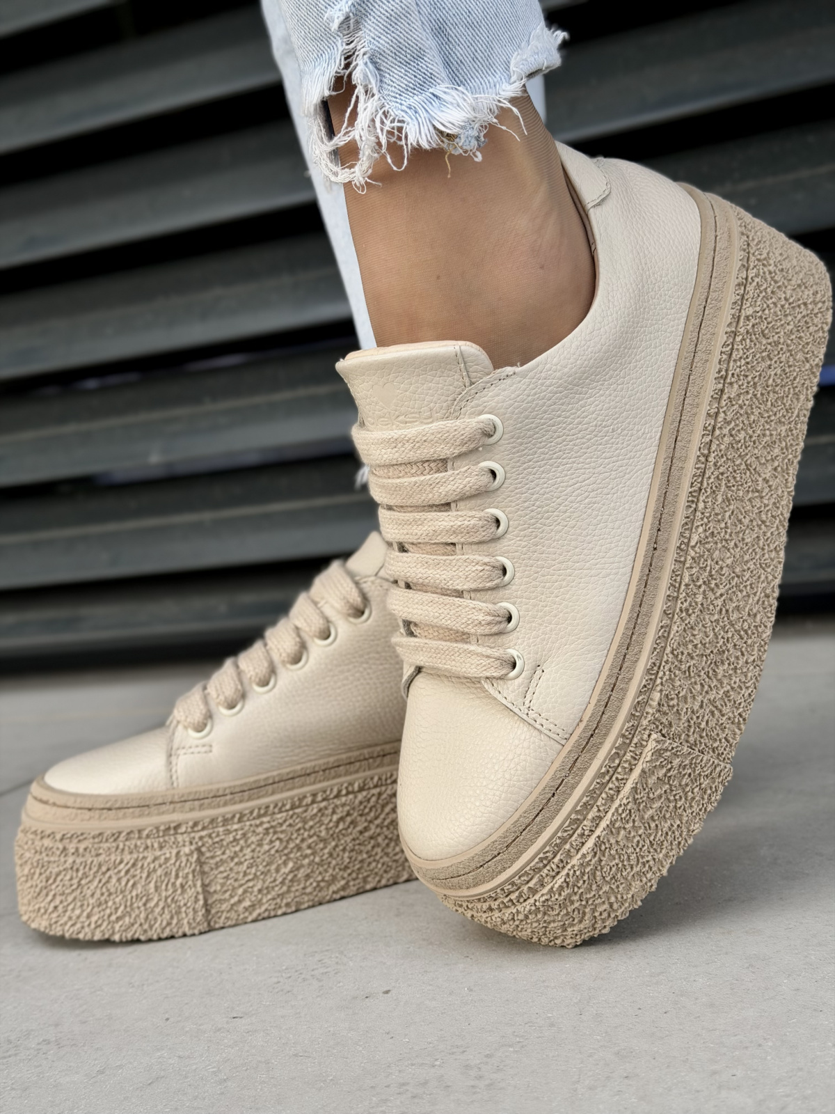 Beżowe sneakersy skórzane na platformie casualowe OLEKSY