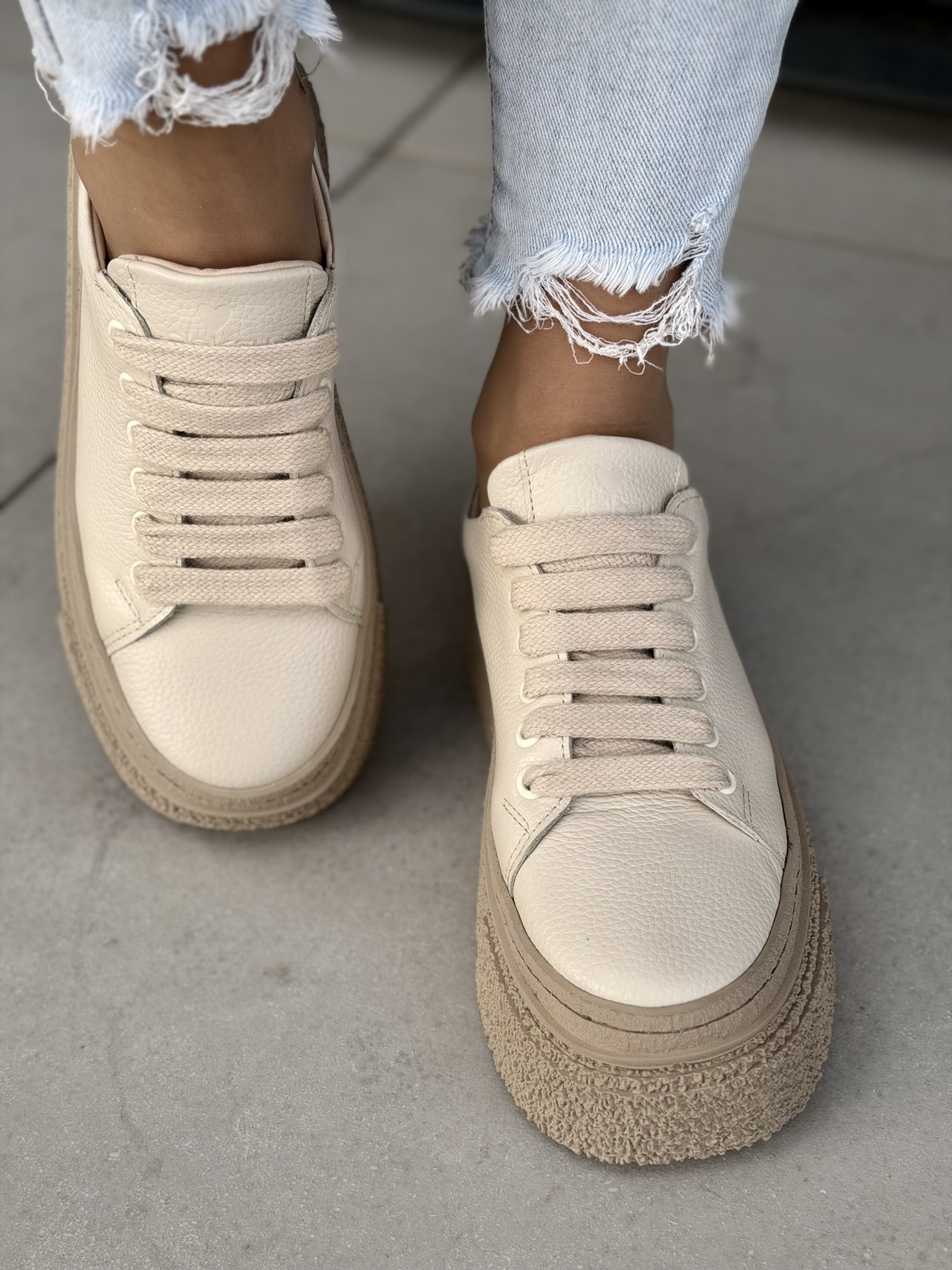 Beżowe sneakersy skórzane na platformie casualowe OLEKSY