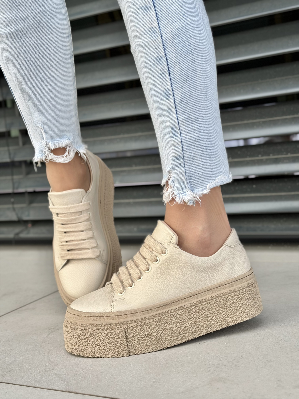 Beżowe sneakersy skórzane na platformie casualowe OLEKSY