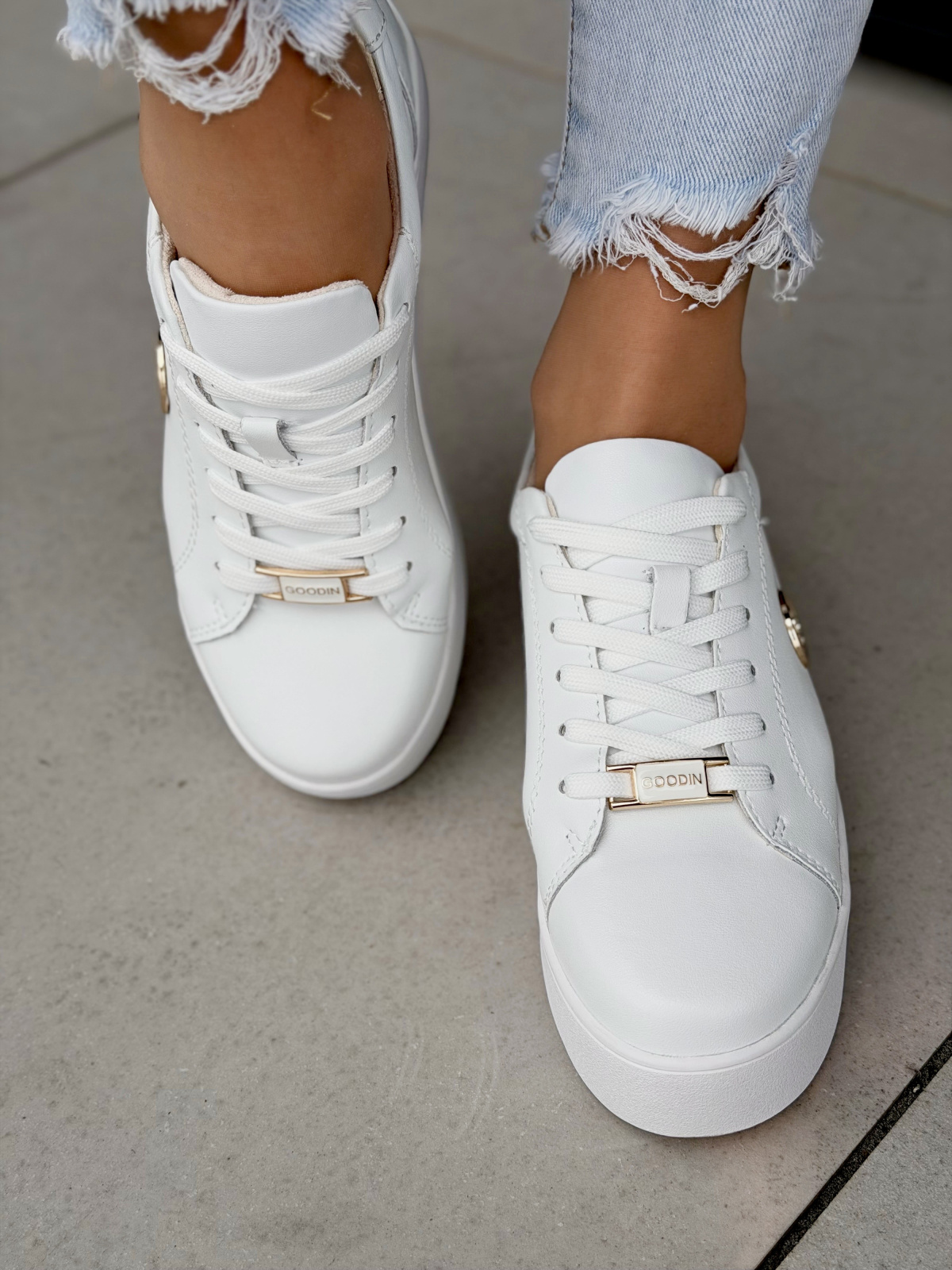 Białe sneakersy damskie skórzane na platformie casual
