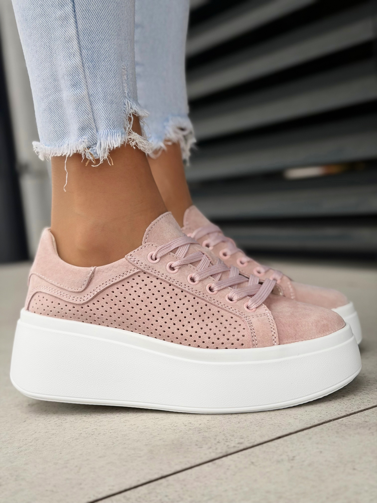 Różowe sneakersy damskie ze skóry naturalnej na platformie casual