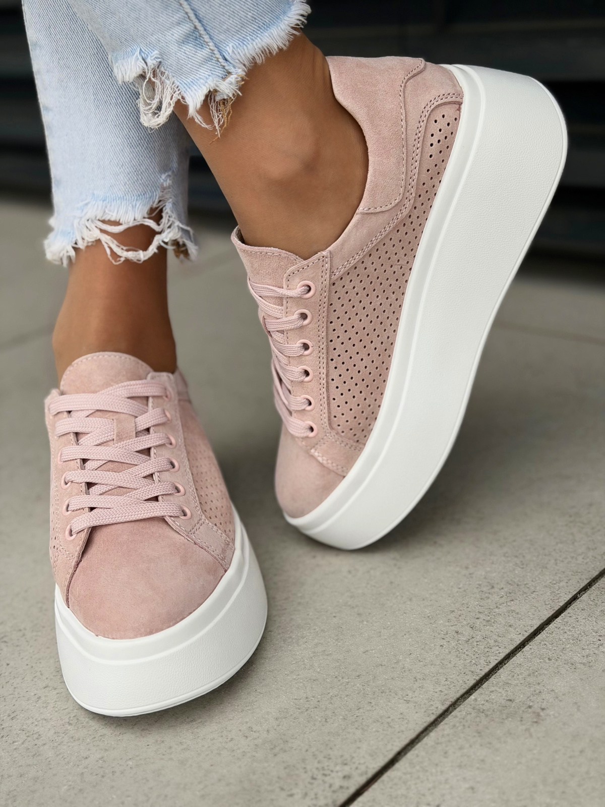 Różowe sneakersy damskie ze skóry naturalnej na platformie casual