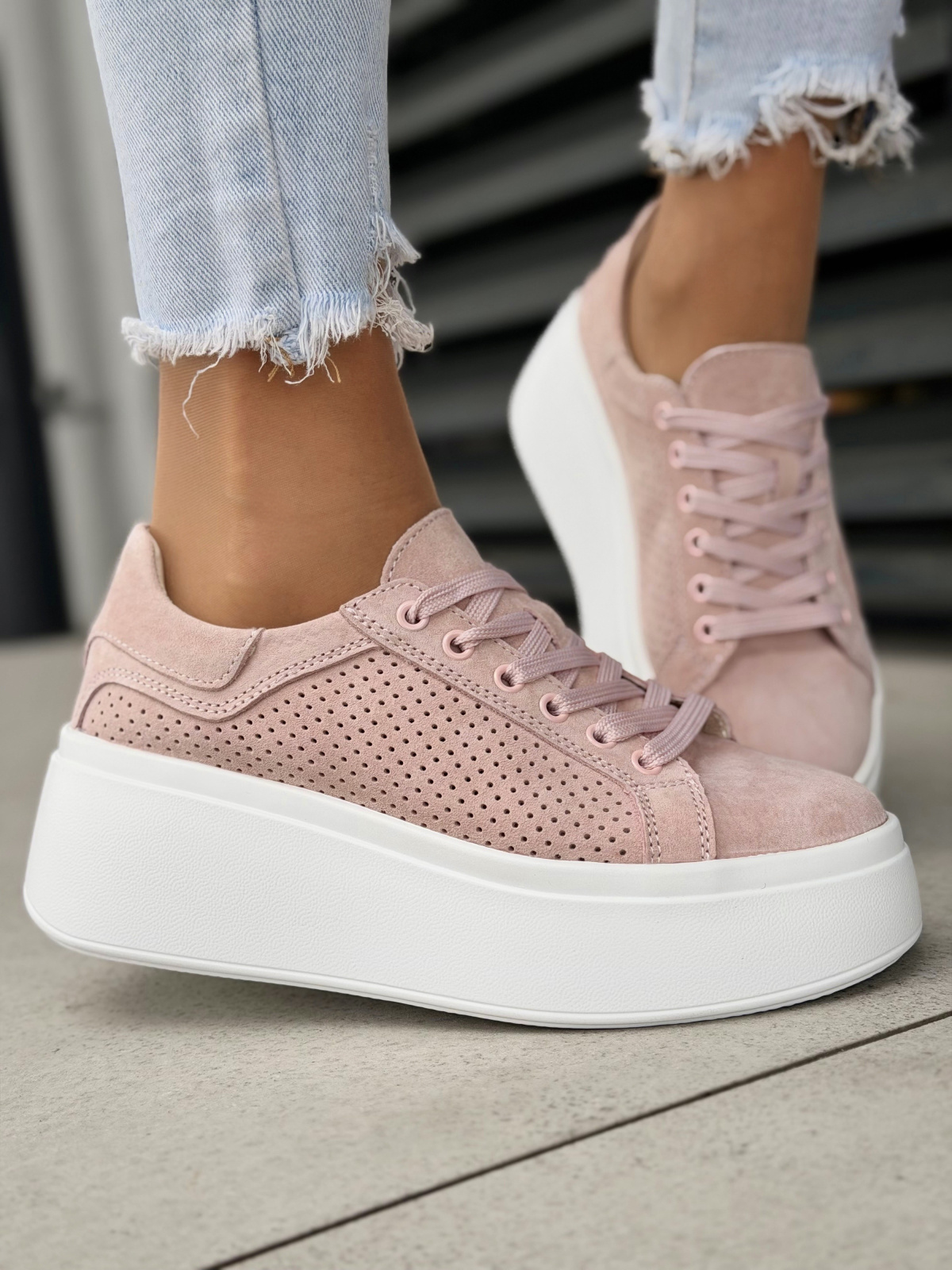 Różowe sneakersy damskie ze skóry naturalnej na platformie casual