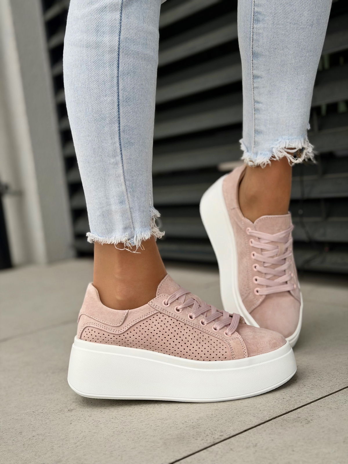 Różowe sneakersy damskie ze skóry naturalnej na platformie casual