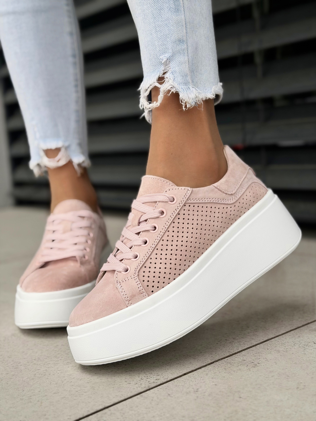 Różowe sneakersy damskie ze skóry naturalnej na platformie casual