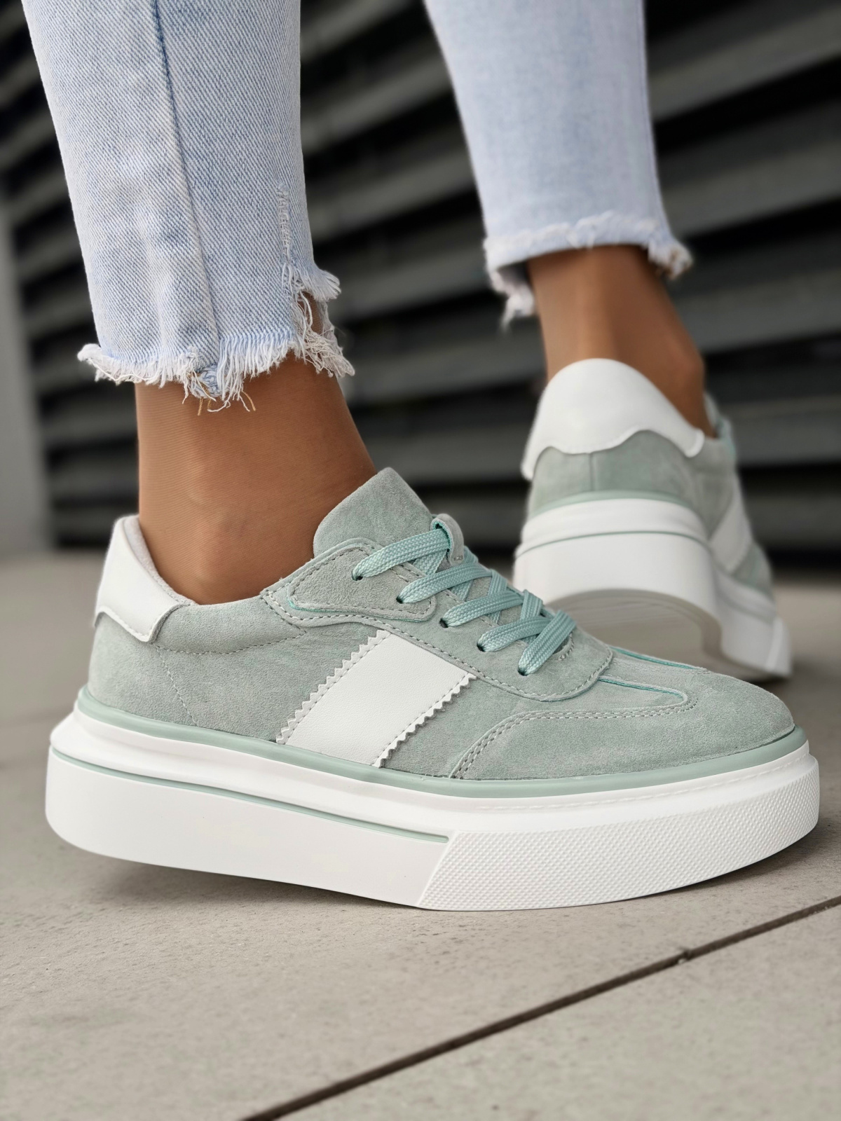 Miętowe sneakersy damskie z naturalnej skóry casual