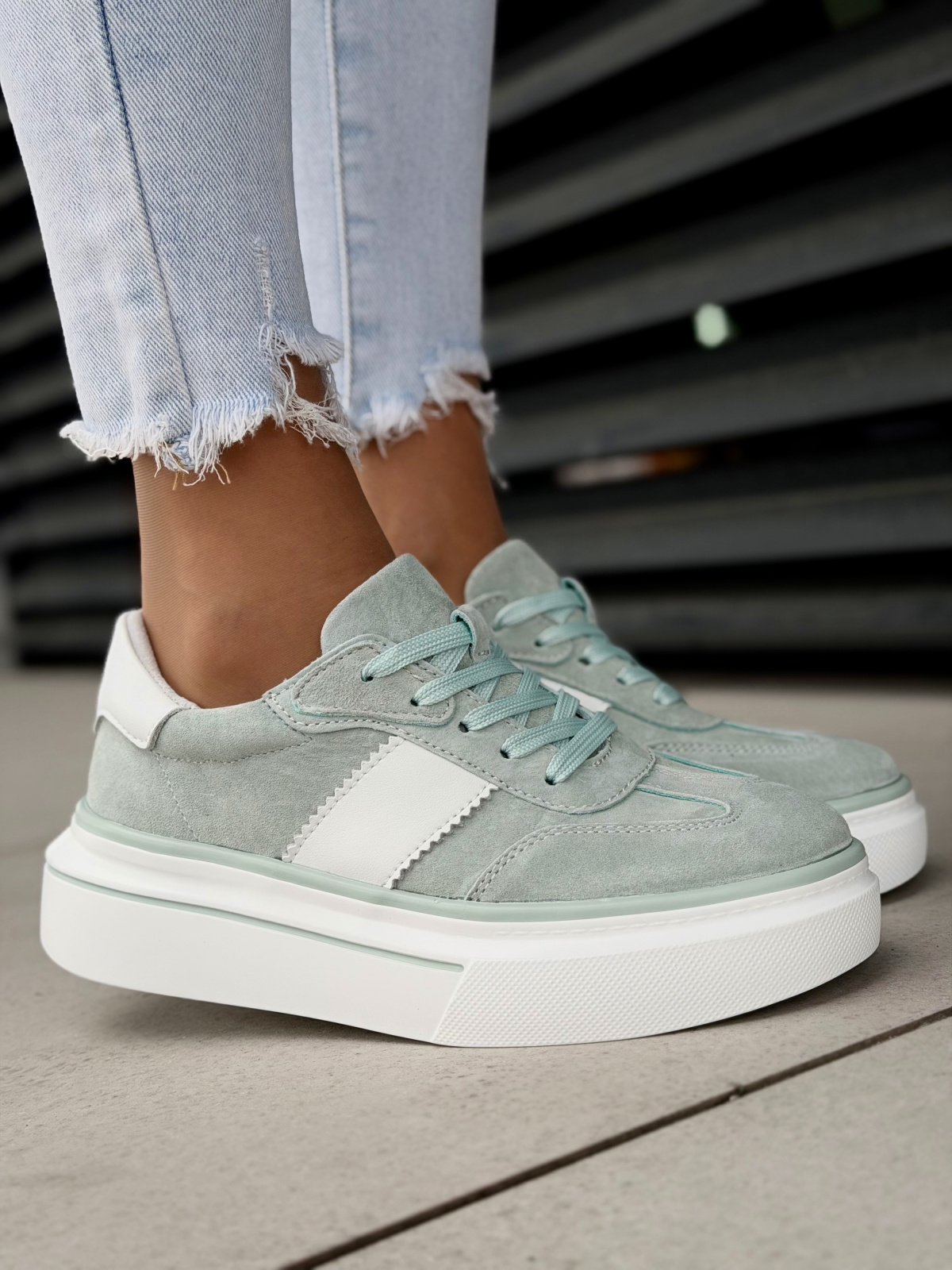 Miętowe sneakersy damskie z naturalnej skóry casual