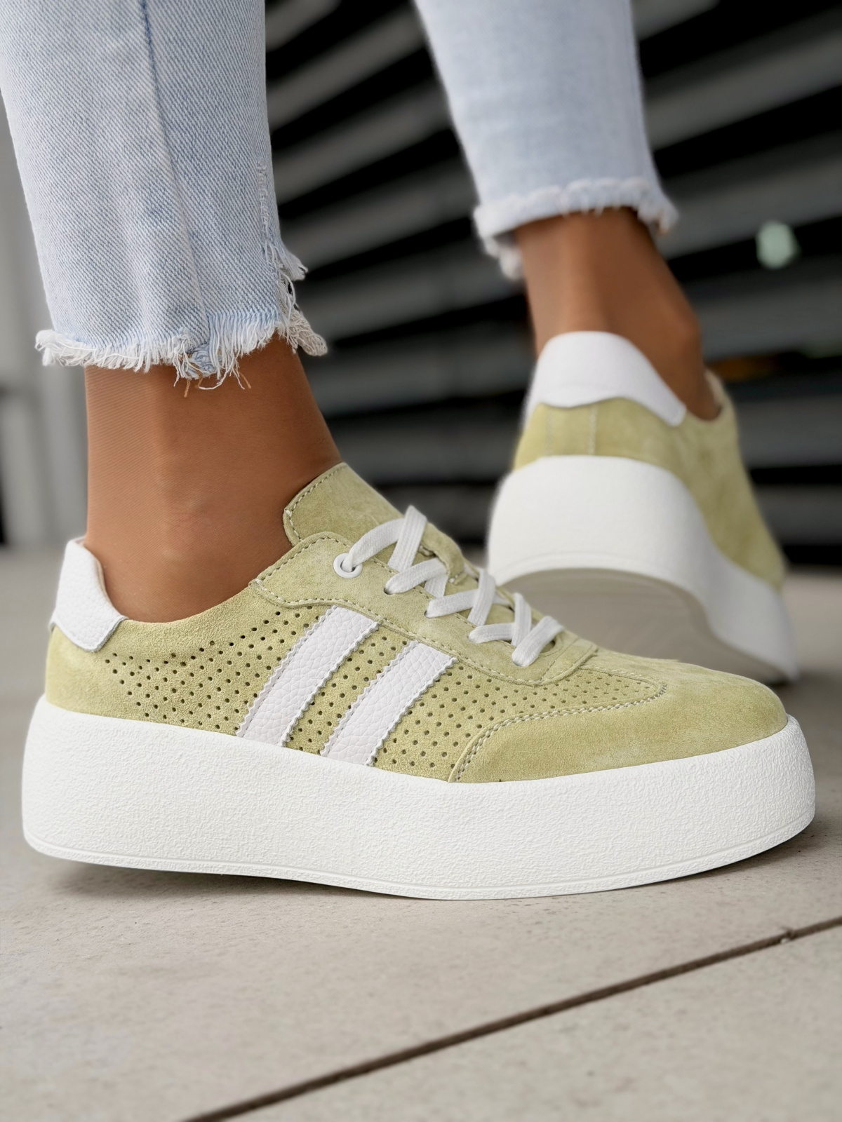 Miętowe sneakersy damskie ze skóry naturalnej casual