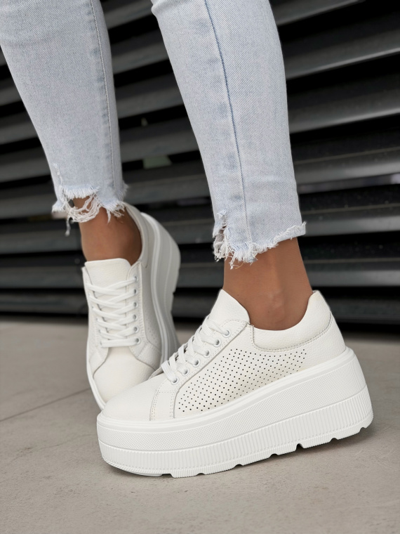 Białe sneakersy damskie ze skóry naturalnej na platformie casual