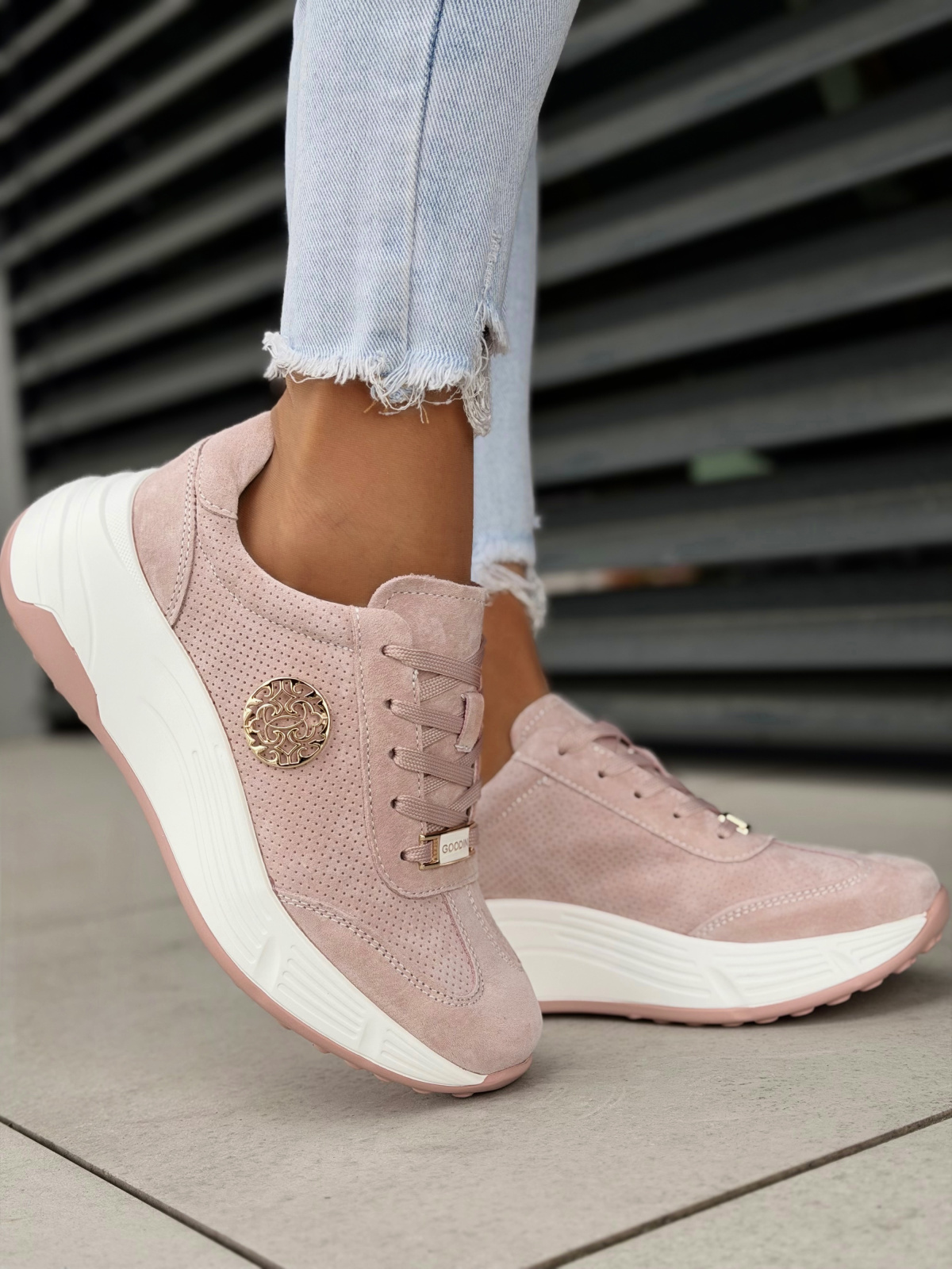 Różowe sneakersy skórzane damskie na platformie casual