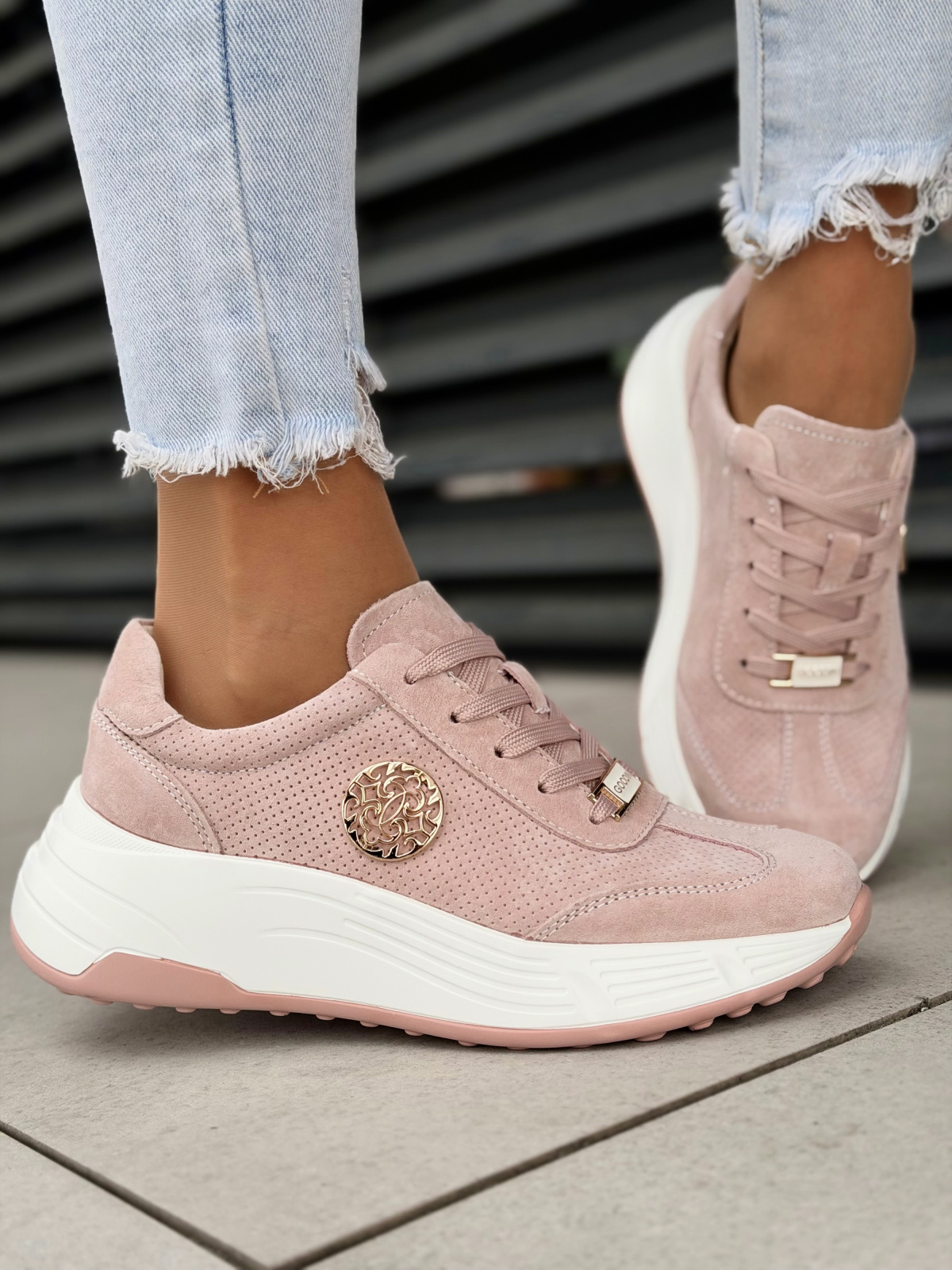 Różowe sneakersy skórzane damskie na platformie casual