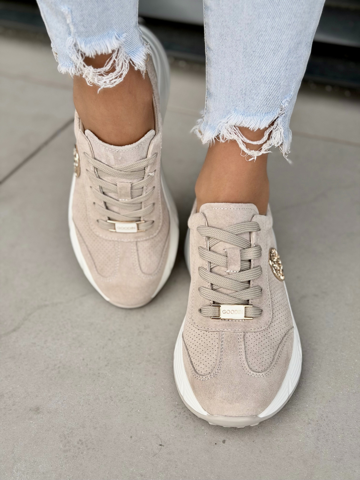 Beżowe sneakersy damskie skórzane casualowe na platformie