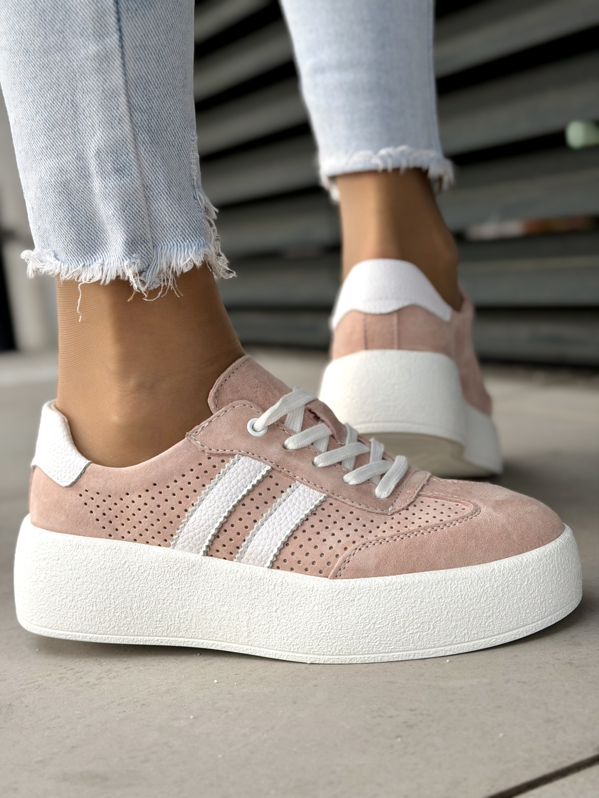 Różowe sneakersy damskie skórzane na platformie casual