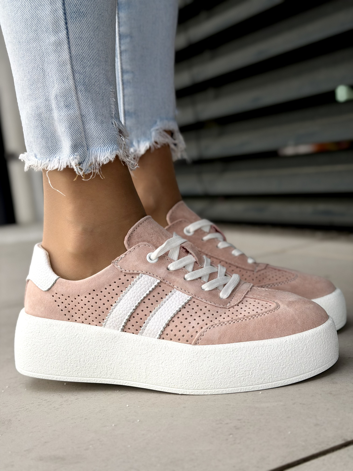 Różowe sneakersy damskie skórzane na platformie casual