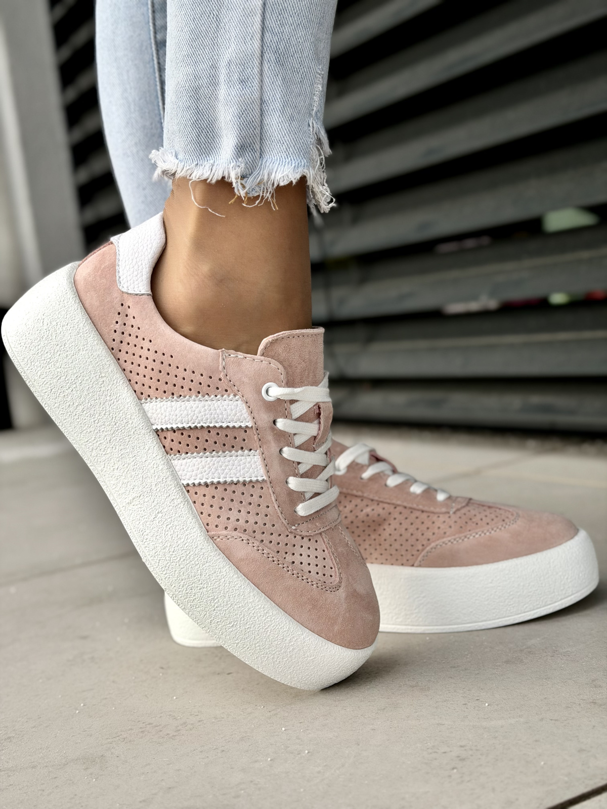 Różowe sneakersy damskie skórzane na platformie casual