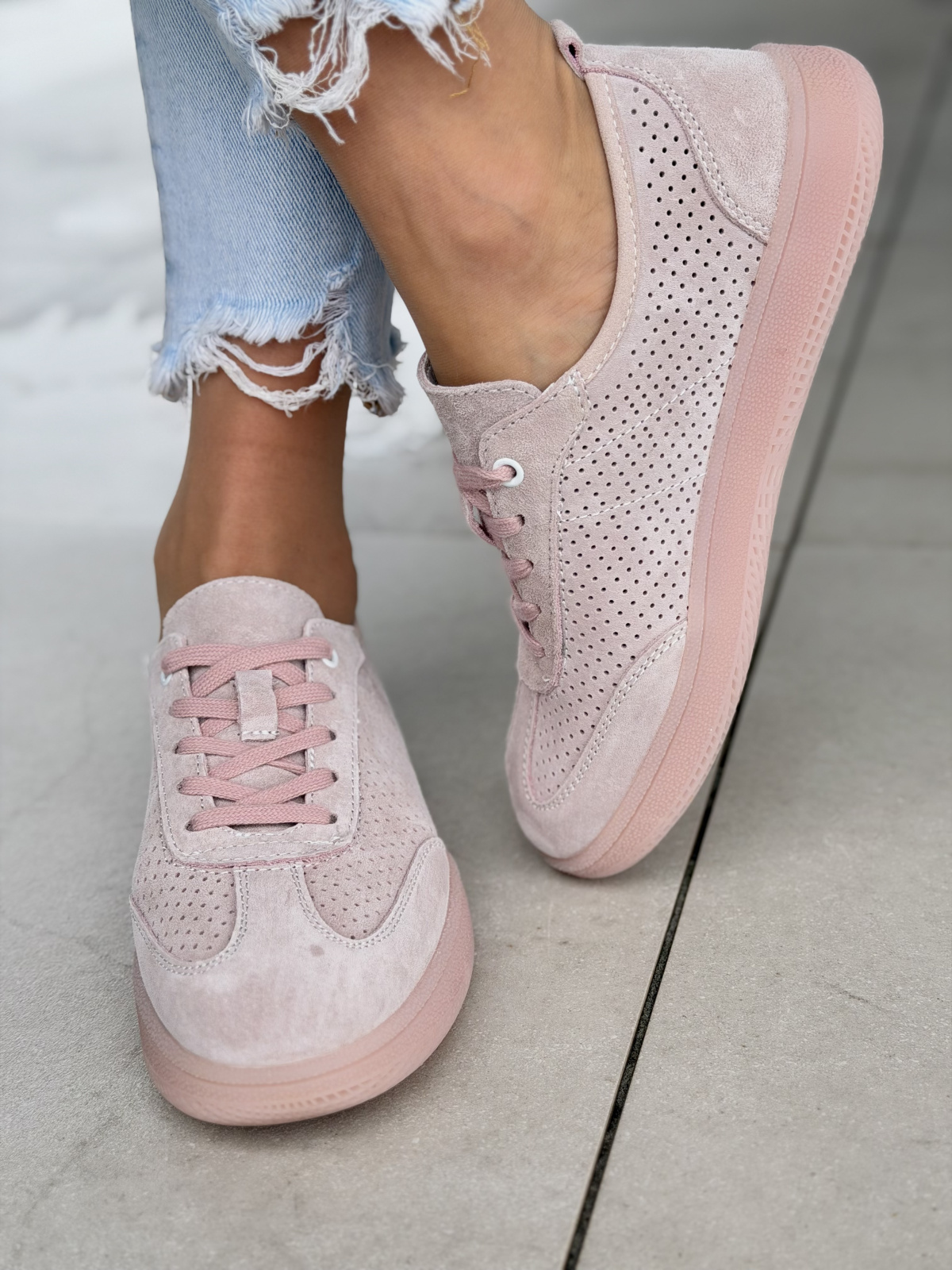 Różowe sneakersy damskie skórzane casual sznurowane perforowane