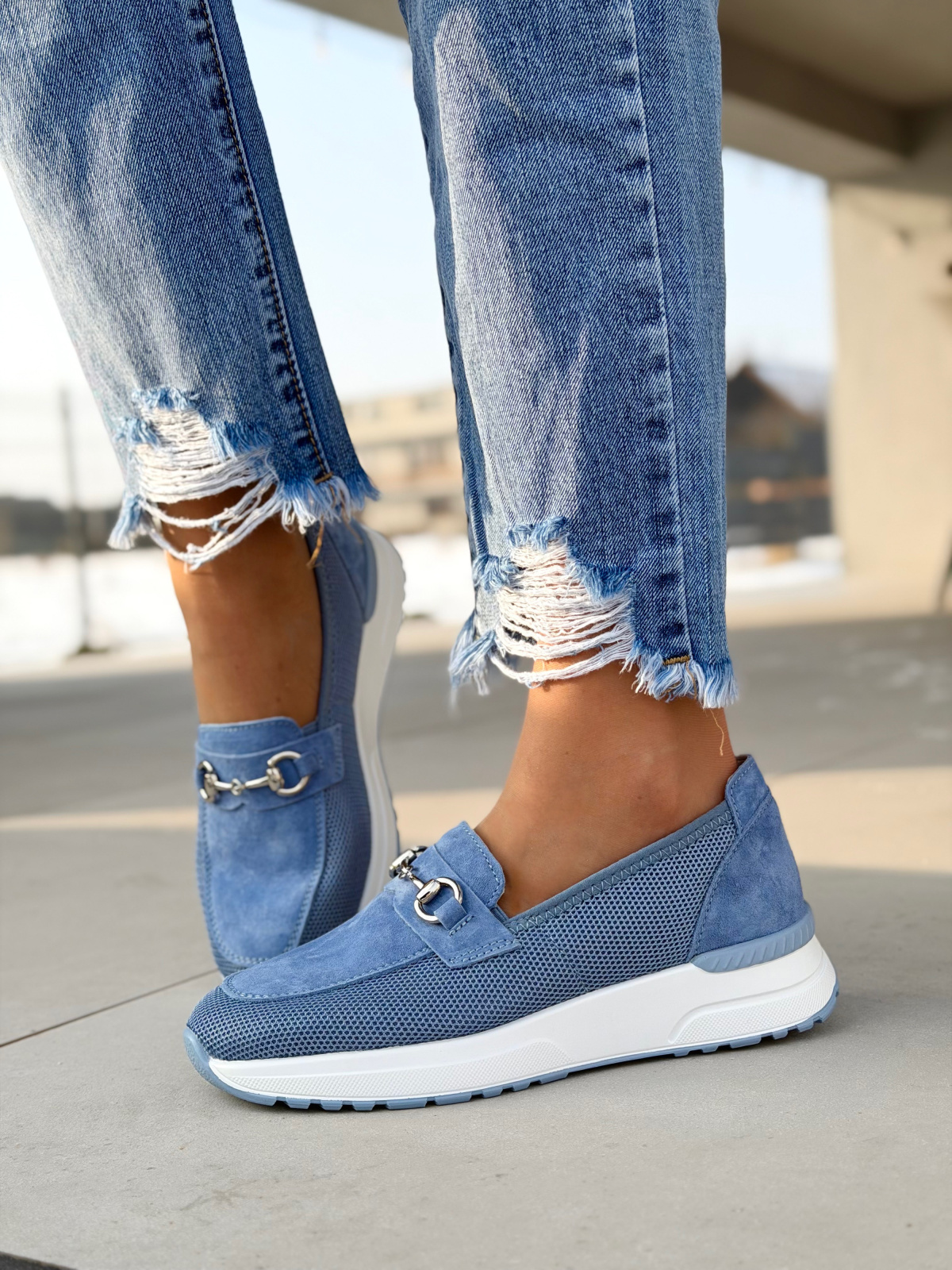 Niebieskie mokasyny damskie skórzane