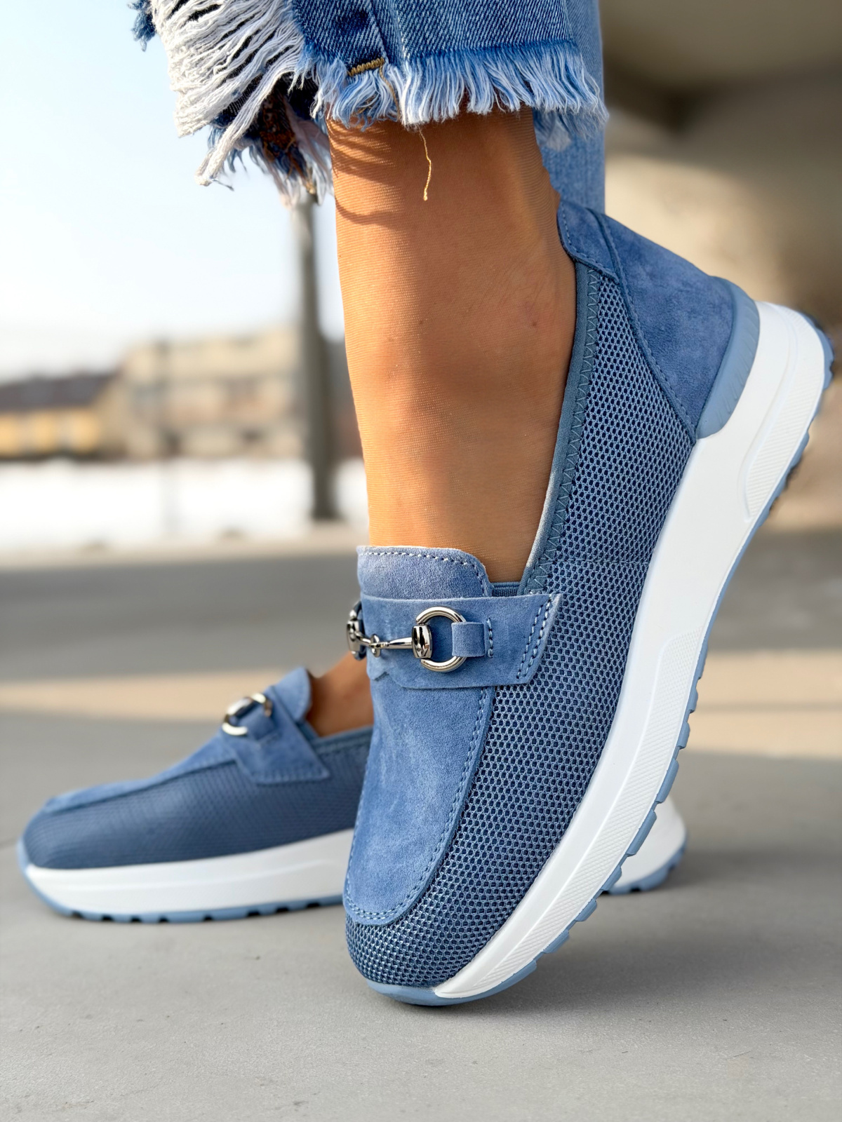 Niebieskie mokasyny damskie skórzane