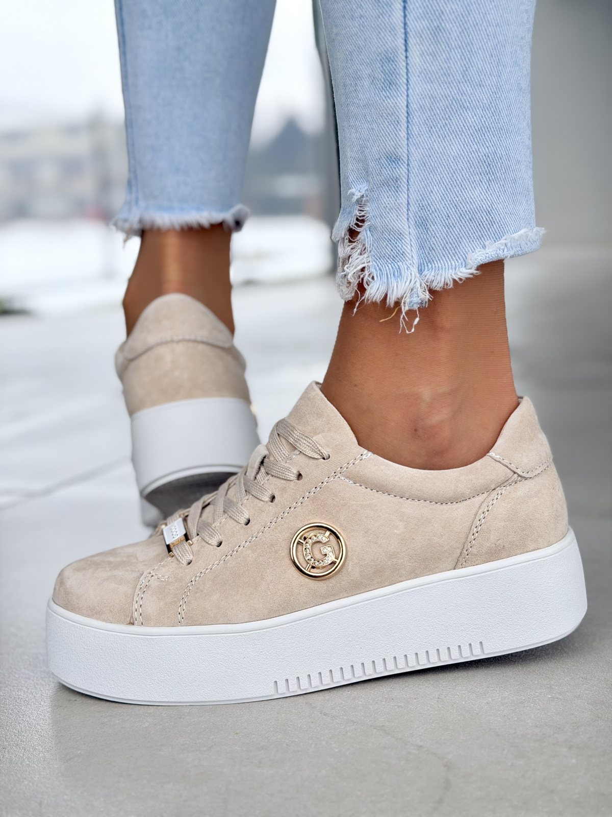 Beżowe sneakersy damskie skórzane na platformie casual