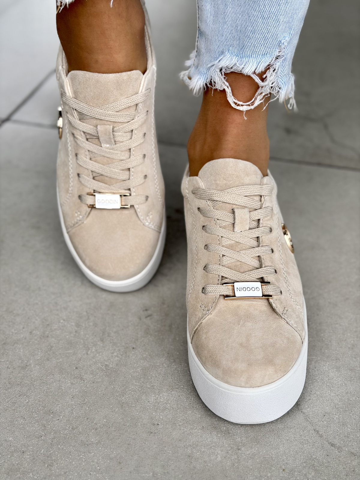 Beżowe sneakersy damskie skórzane na platformie casual